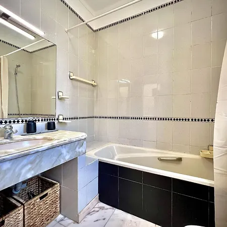 8 By Homing Apartmán *