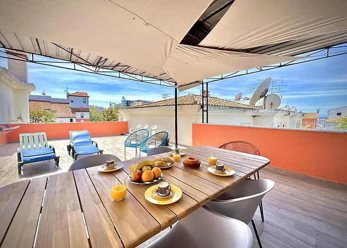 8 By Homing Apartment